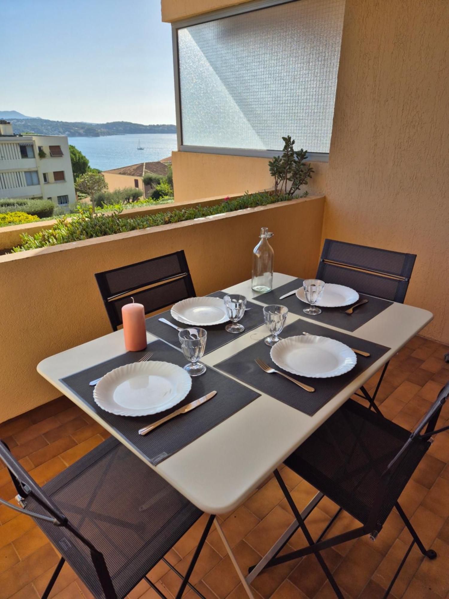 T2 Vue Mer Dans Residence Calme / T2 Sea View In A Quiet Residence Bandol Exteriör bild