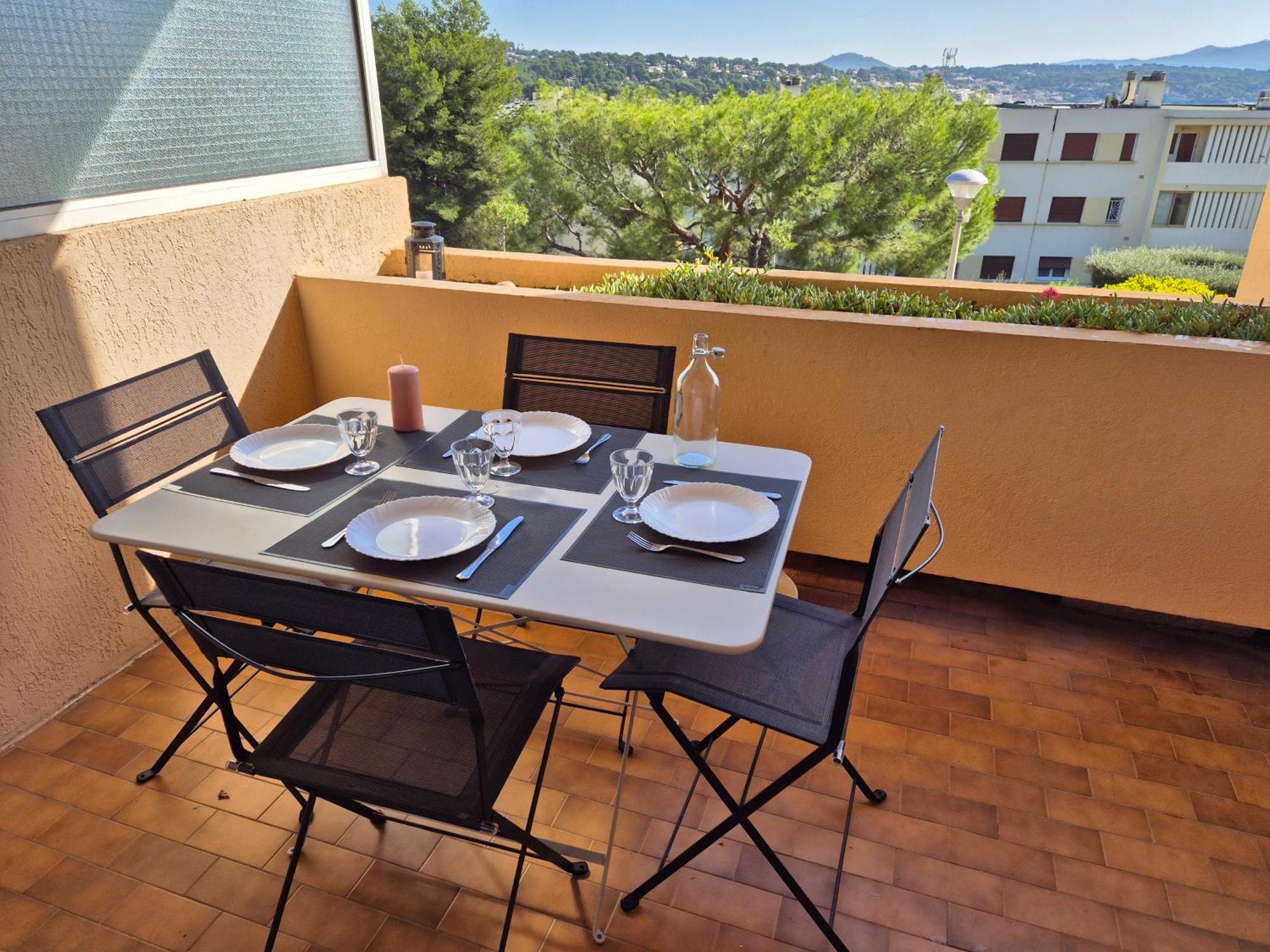 T2 Vue Mer Dans Residence Calme / T2 Sea View In A Quiet Residence Bandol Exteriör bild